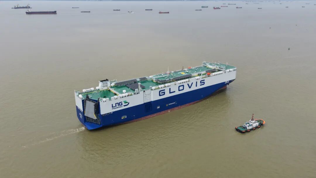World's First 10,000-Vehicle-Class Car Carrier Equipped with PV System Delivered