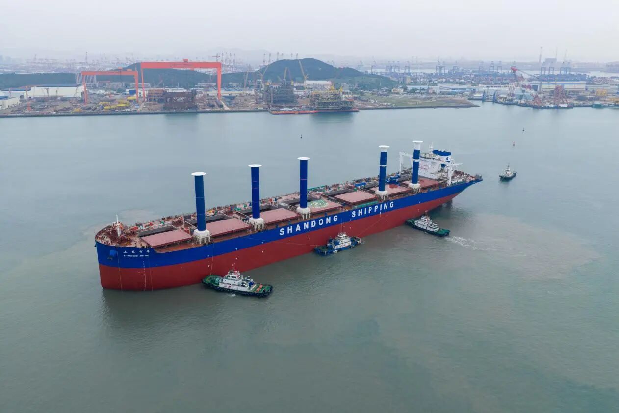 Shandong Shipping's First 325,000 dwt Methanol Dual-Fuel New Ore Carrier Undocked