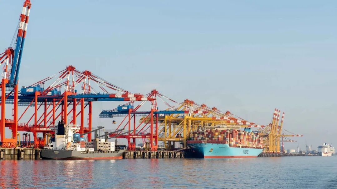 Simultaneous Strikes Erupt at Germany's Three Major Container Ports!