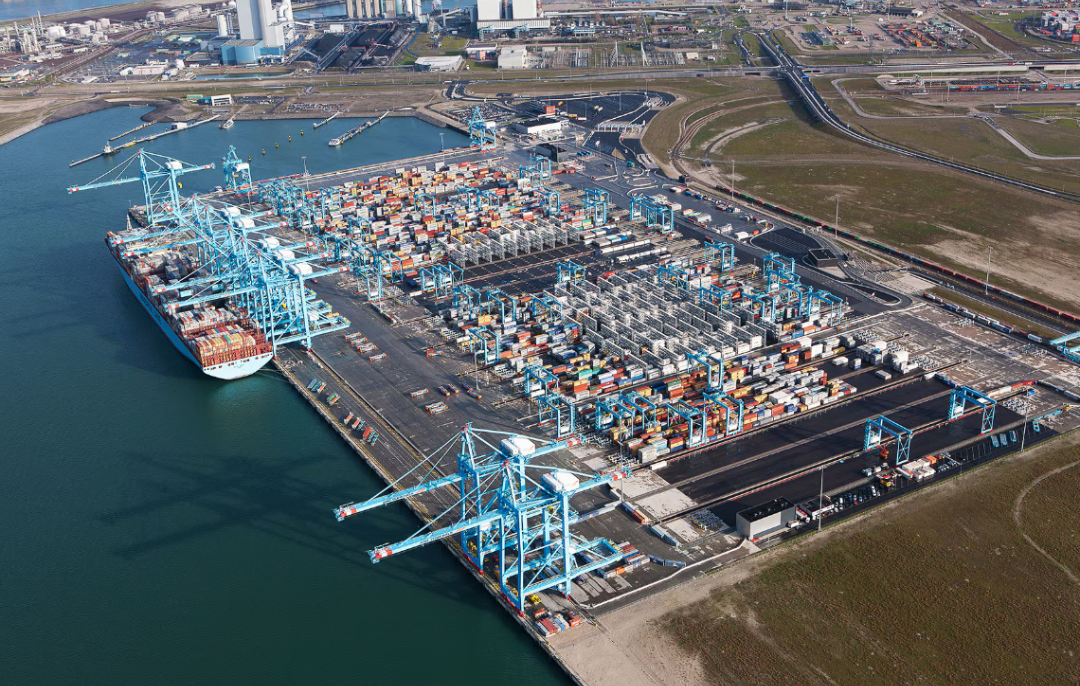Hapag-Lloyd strategically invests in Maersk's automated terminal