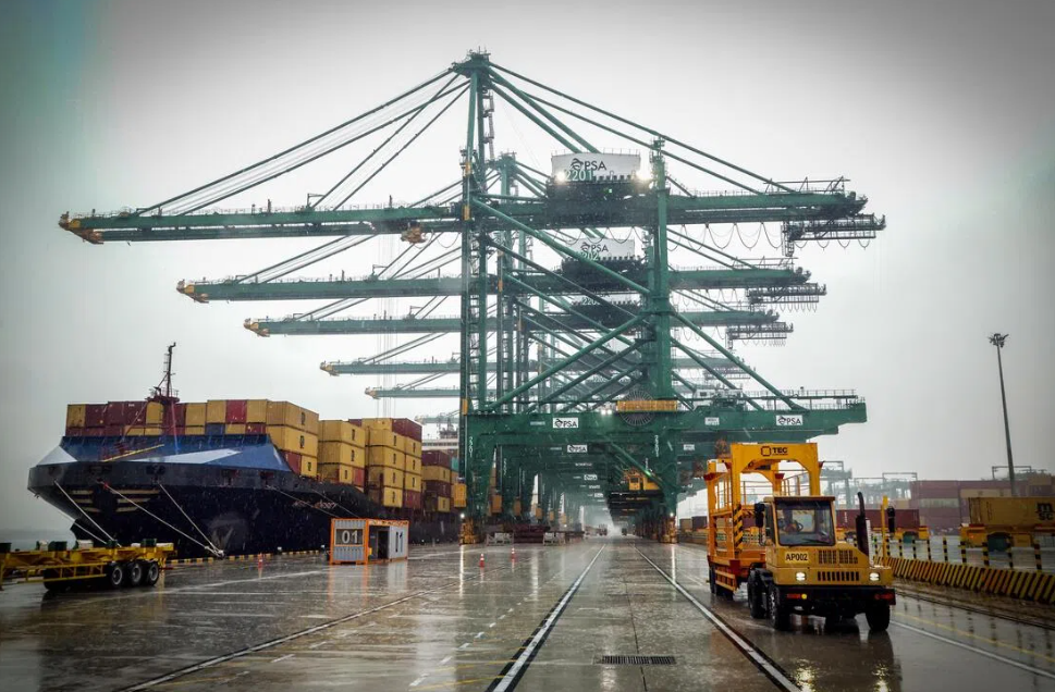 Breaking News: Two workers die after falling into the sea at a port in Singapore