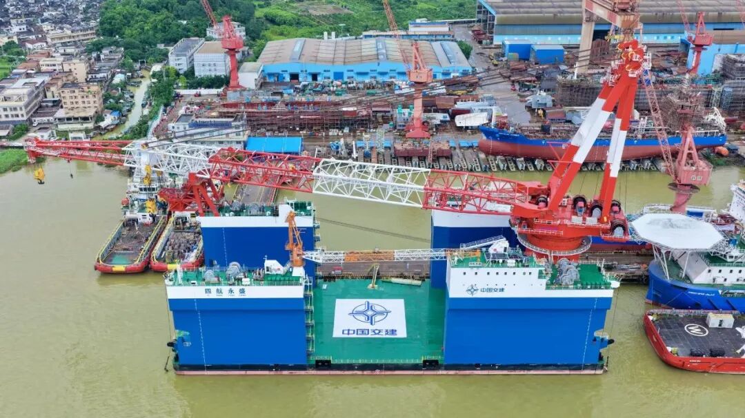 China's Largest Full-Revolving Semi-Submersible Crane Vessel Delivered