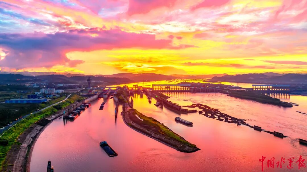 珠江上的这座船闸过货量突破2亿吨